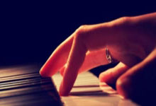 辉达娱乐:杨佳敏时隔六年再登顶 德国羽毛球公开赛夺冠.